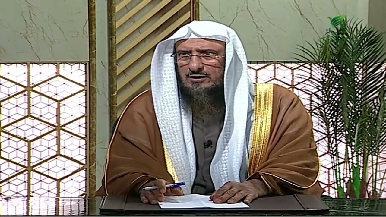 ترتدي القفازات قبل أن تقرأ القرآن الكريم من المصحف.. هل عليها شيء؟الشيخ سليمان الماجد