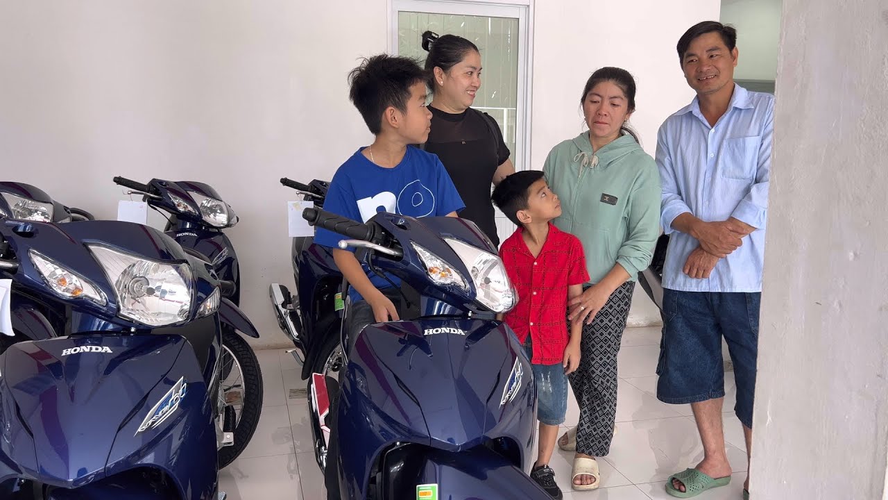Chi 5 Rưng Rưng Nước Mắt Khi Đầu Năm Được Nhận Món Quà Lớn Từ MTQ -Làm Chân Đi Mưu Sinh|Atml