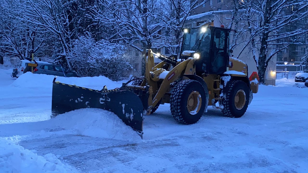 Cat 910 Snow Removal in a neigbhourhood with Stark V-Plow