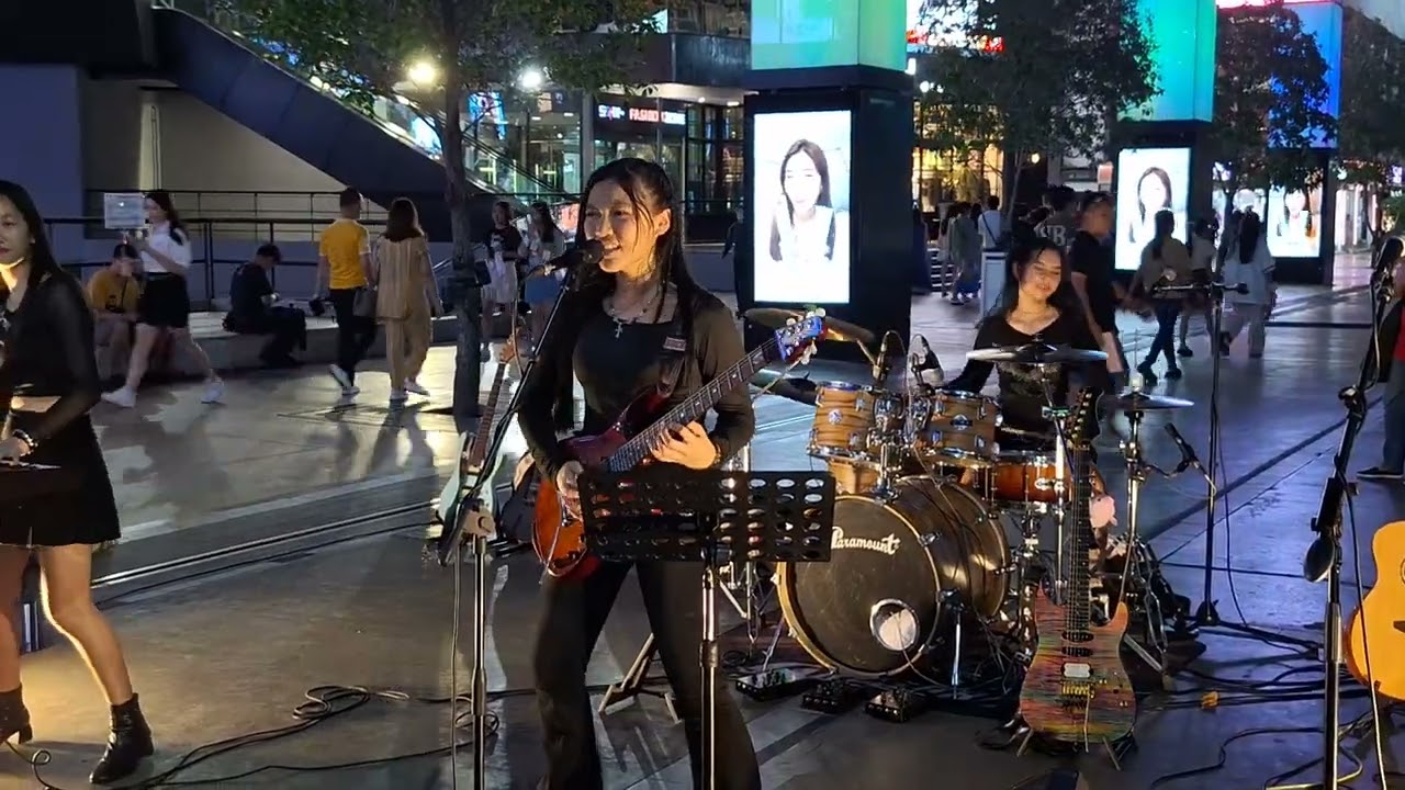 Sweet Child O' Mine 4สาวพันธุ์ร็อค น้องเพชร Petch. & Band #pettyrock สยามสแควร์
