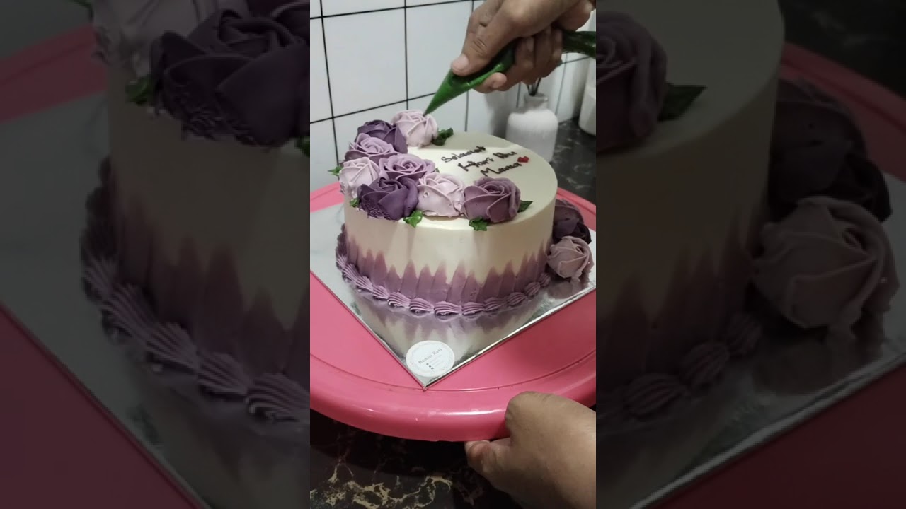 kue ulang tahun bunga ungu