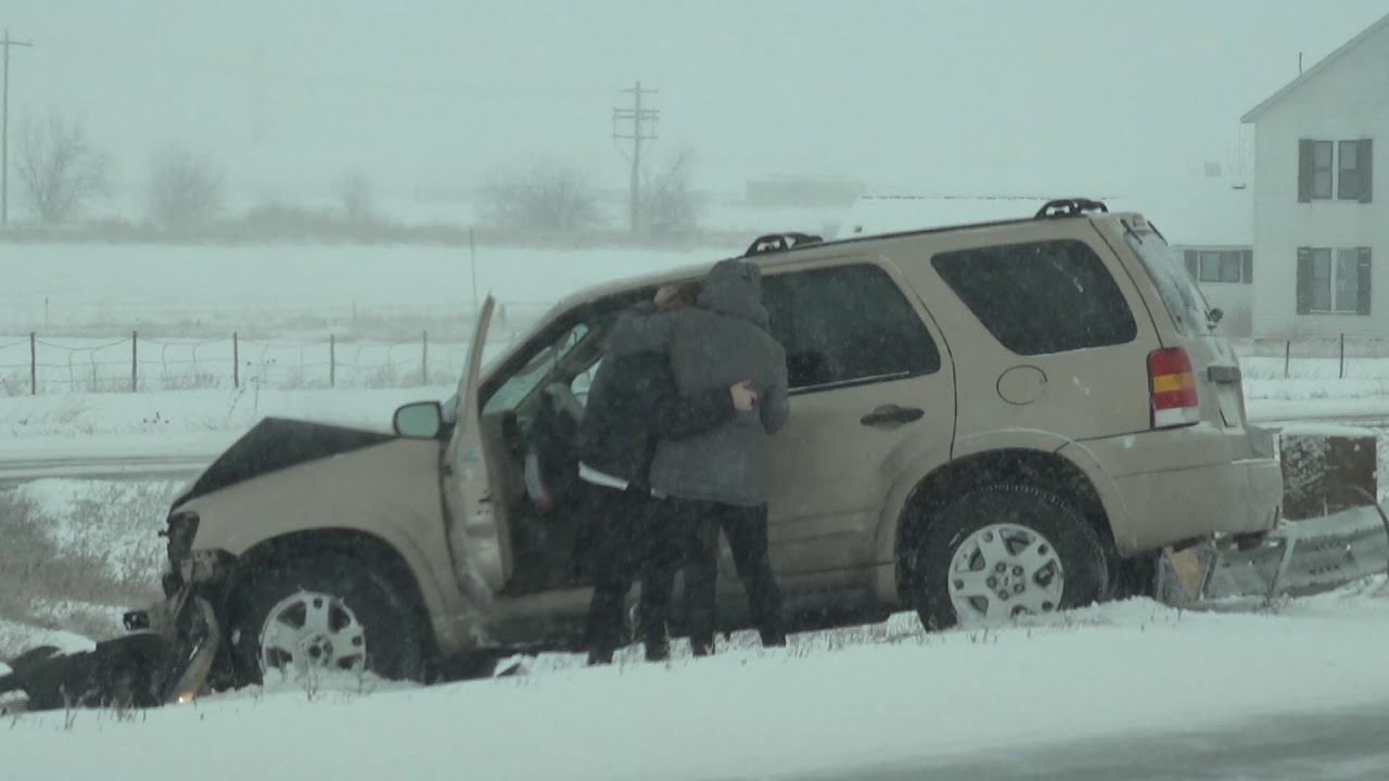 Heavy Snow and Numerous Accidents on I-25 In Loveland, CO - 1/30/2023