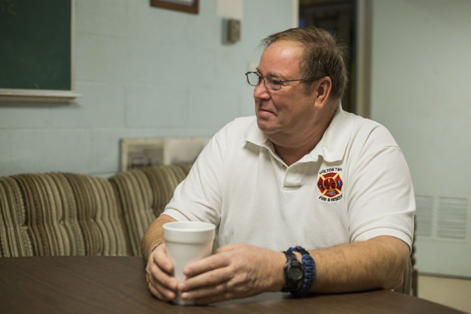 Fire chief gets a fire call in middle of news interview