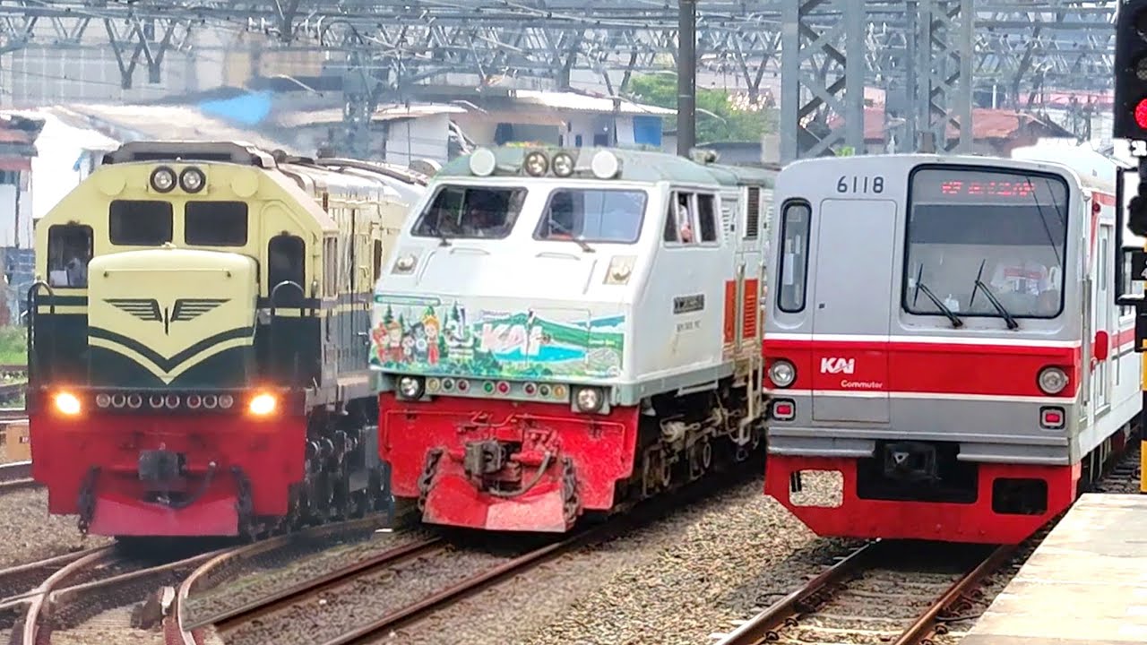 RAMAINYA KERETA API DI JAKARTA EDISI AKHIR OKTOBER 2025 !! Spesial Lokomotif Vintage & Masinis Ramah
