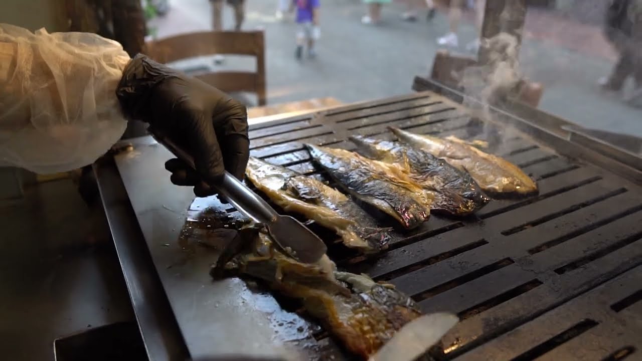 Unbeatable Turkish Fish Wrap at Istanbul's Karakoy Marina!