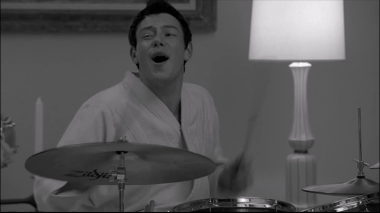 Glee - Santa Claus Is Coming To Town (Full Performance) 3x09