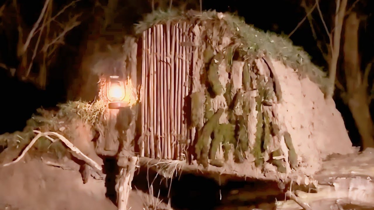 Building a Warm and Cozy Survival Shelter at the Root of a Fallen Tree. Secret Cave, Bushcraft