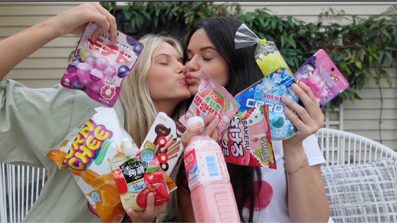 TRYING ASIAN SNACKS FOR THE FIRST TIME! WLW couple taste test!