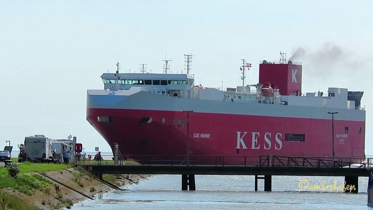 car carrier ELBE HIGHWAY C6UR3 IMO 9316282 inbound Emden ro-ro merchant vessel cargo ship Autotransp