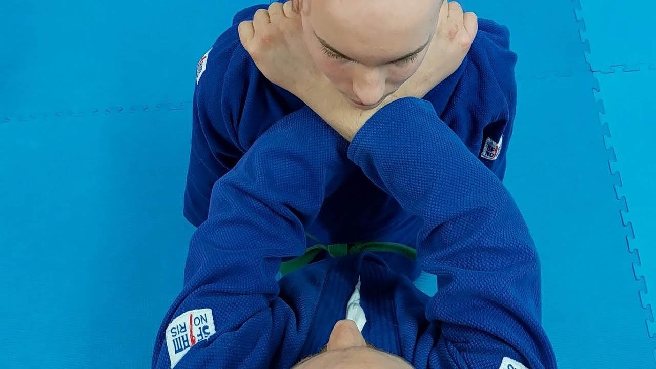 Judo - nami-juji-jime - zwykłe duszenie krzyżowe (Judopedia)