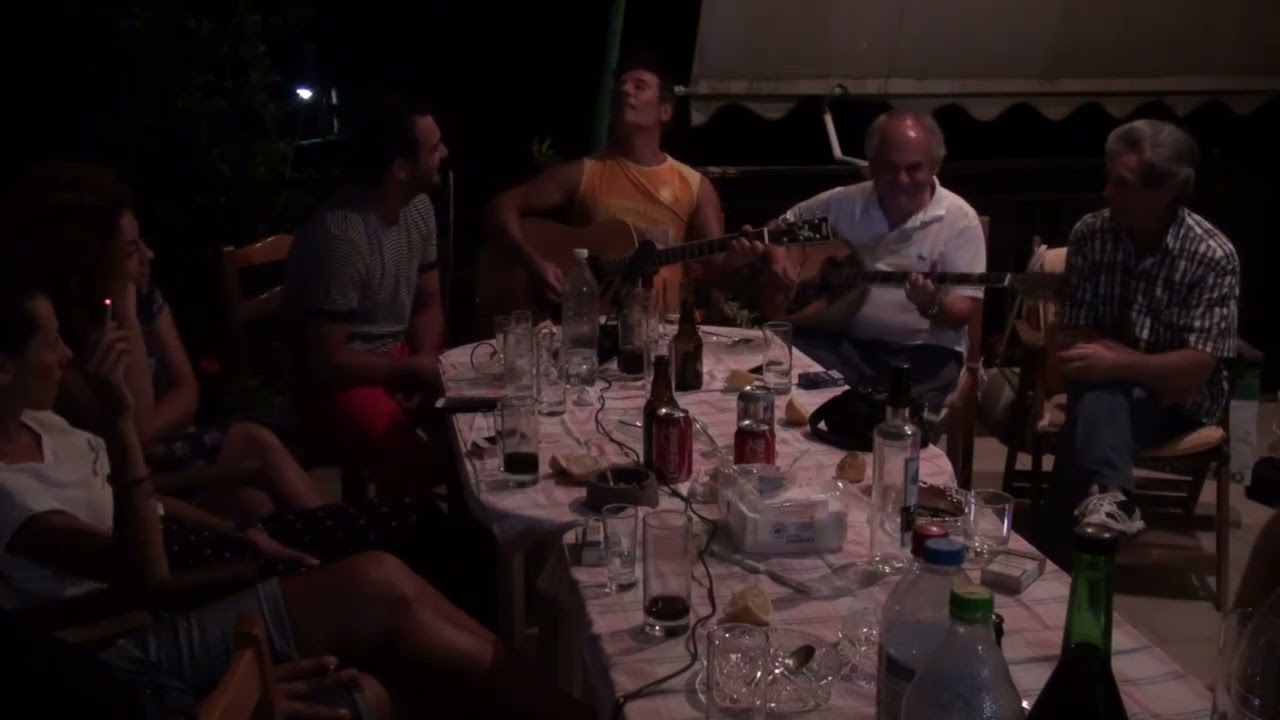 σε ένα γλέντι με το Φίλλιπο κτενα και την παρέα του  μπουζούκι θανασης κατωποδης