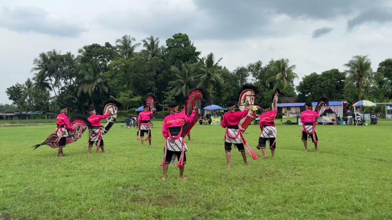 Tarian Ebeg Punden Putra Meledak di Arena Karangpetir, Penonton Tak Berkedip”