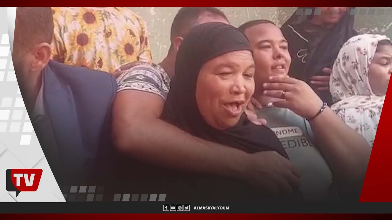 أول لقاء بين الأم وابنتها بعد 45 عاما.. عودة «الحاجة رضا» سيدة الكرنك لأسرتها ببني سويف لأول مرة