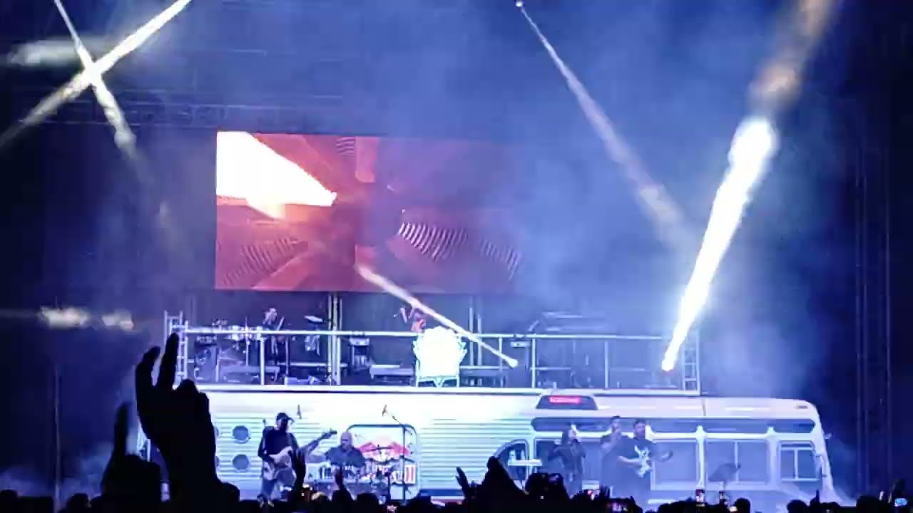 Crezy Kia Re | Live Performance | Sunidhi Chauhan at IISc BANGALORE | Dhoom | IIT | Techfest