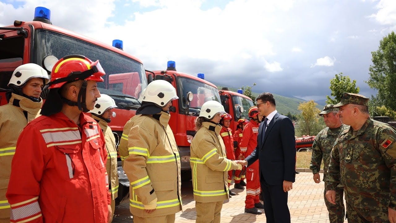 Ministri Vengu, vizitë në Bazën e Mbështetjes dhe Emergjencave Civile