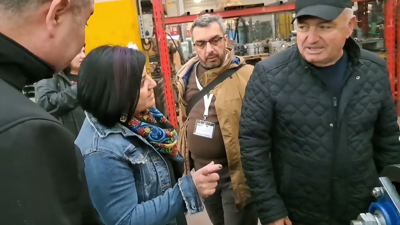Учители от ПГМСС с. Средище разглеждат производствения процес на селскостопанска техника в Турция