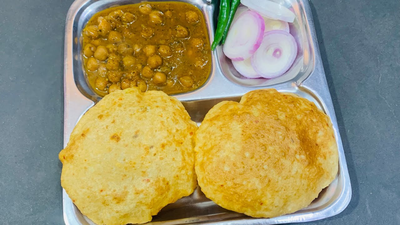 छोले और सूजी आलू की पूरी बनाने की विधि । छोले बनाए ढाबा स्टाइल में । सूजी आलू की जायकेदार पूरी। 😋🤤