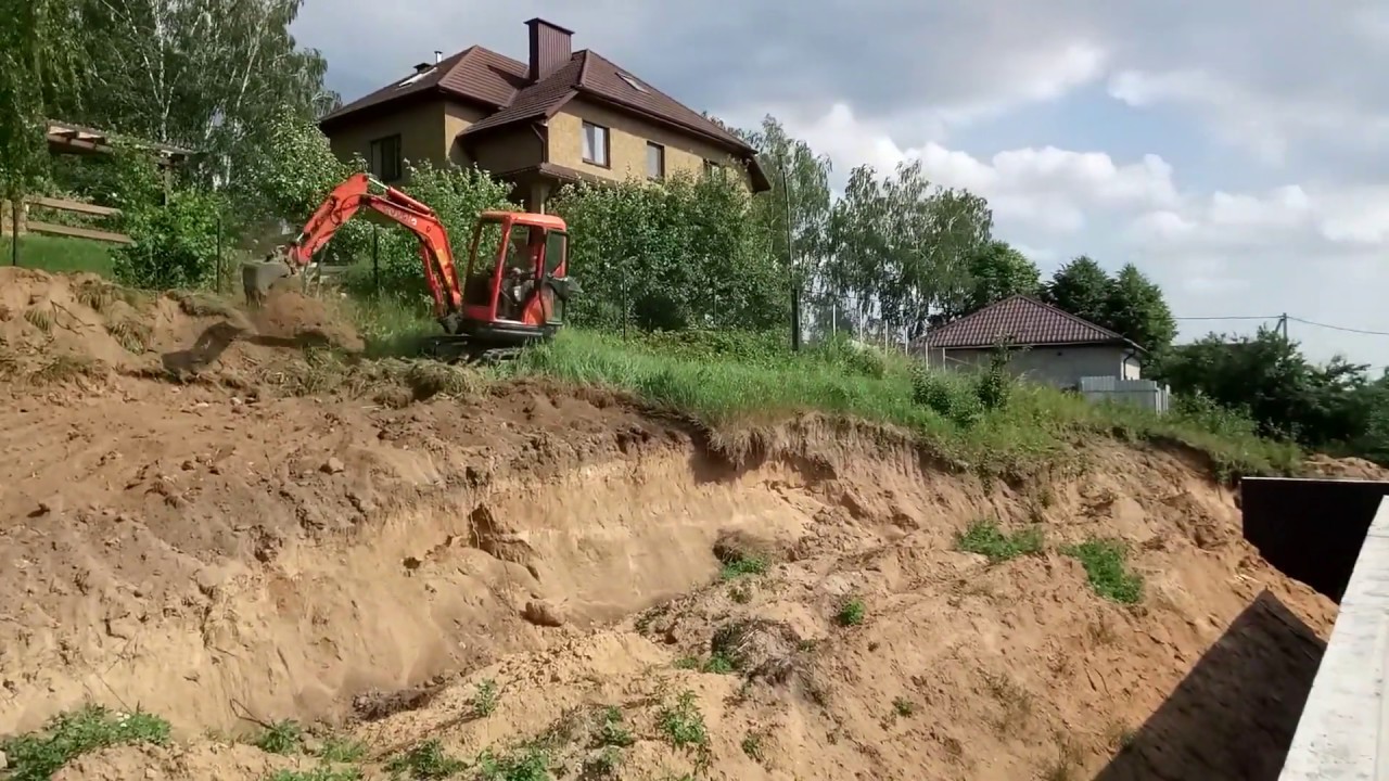 Работа мини экскаватора в Боровлянах на нашем объекте