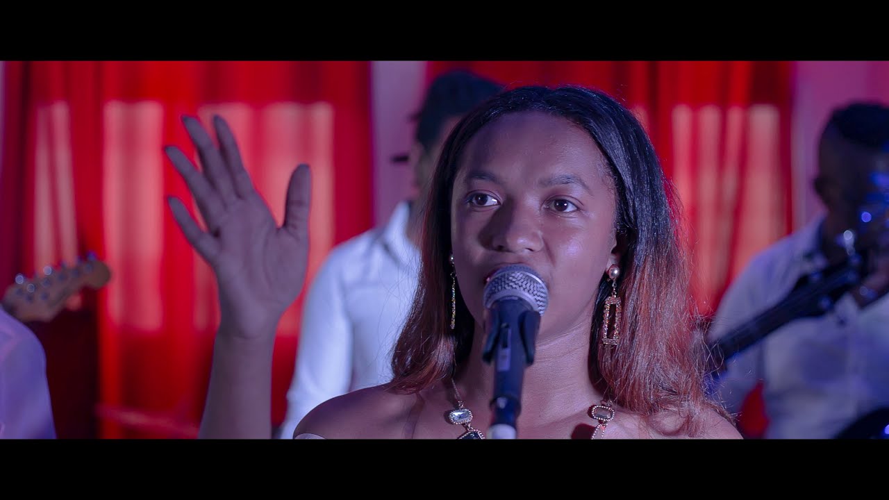 TANYA  ANDRIANAIVOSON AOKA HO FENO NY FANAHY (Official clip by My passion 2020)
