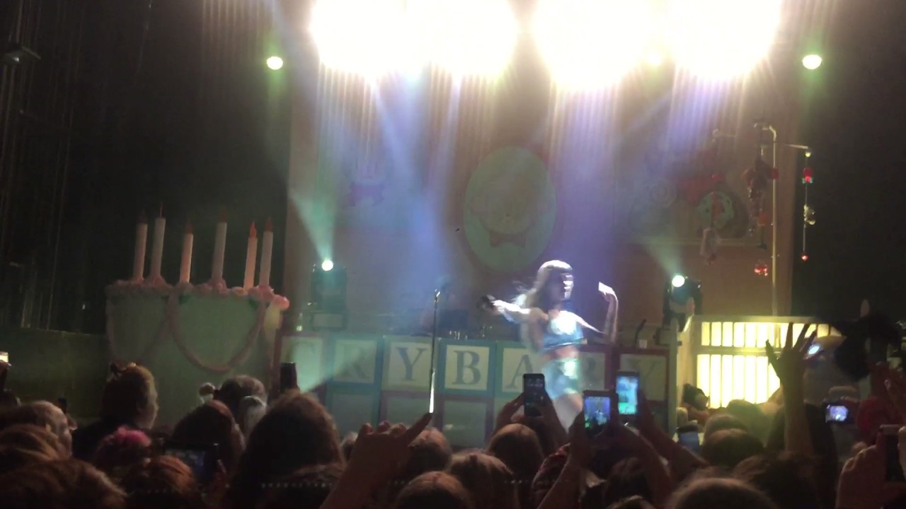 Melanie Martinez - Mrs. Potato Head [Live in Copenhagen, Denmark 15.11.16]