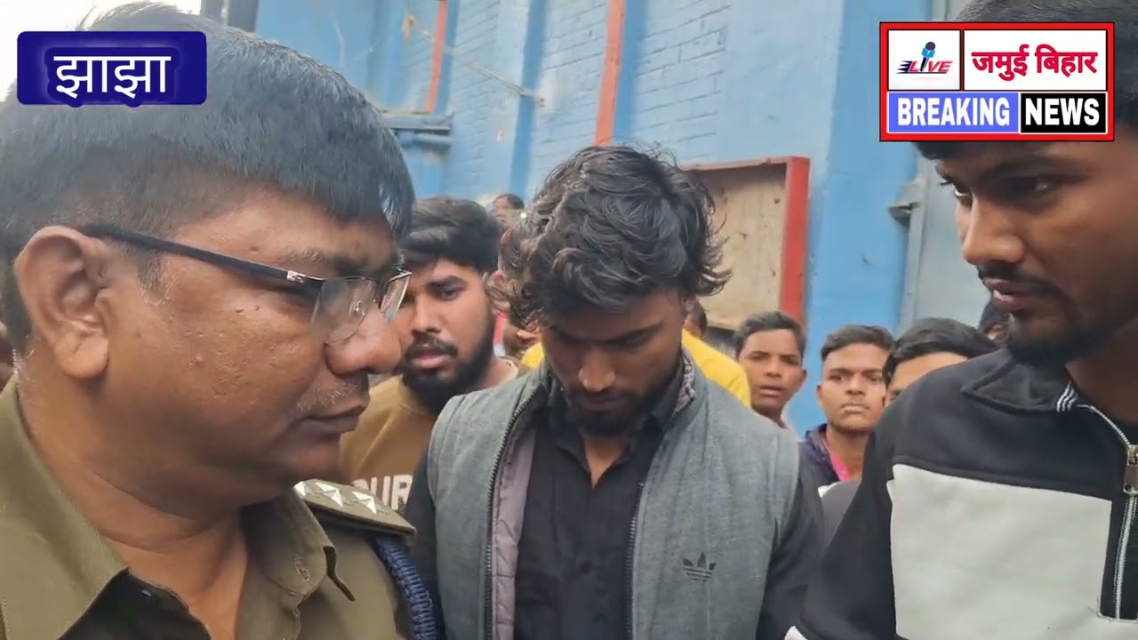 झाझा #DSM महाविद्यालय में राजद युवा प्रकोष्ठ नंदन, सत्या एवं कई युवा लोग मिलके कॉलेज में मारे #ताला 