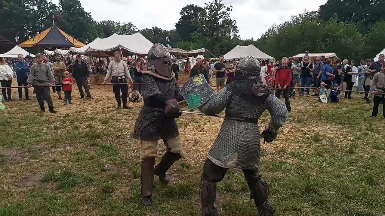 Frauenpower beim Schwertkampf. Anno 1280 in Gütersloh im Jahre 2025