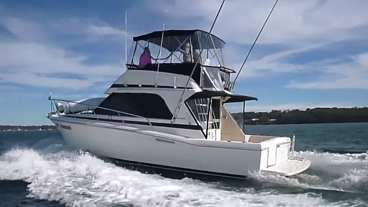 Обзор крейсера Riviera 33 Flybridge