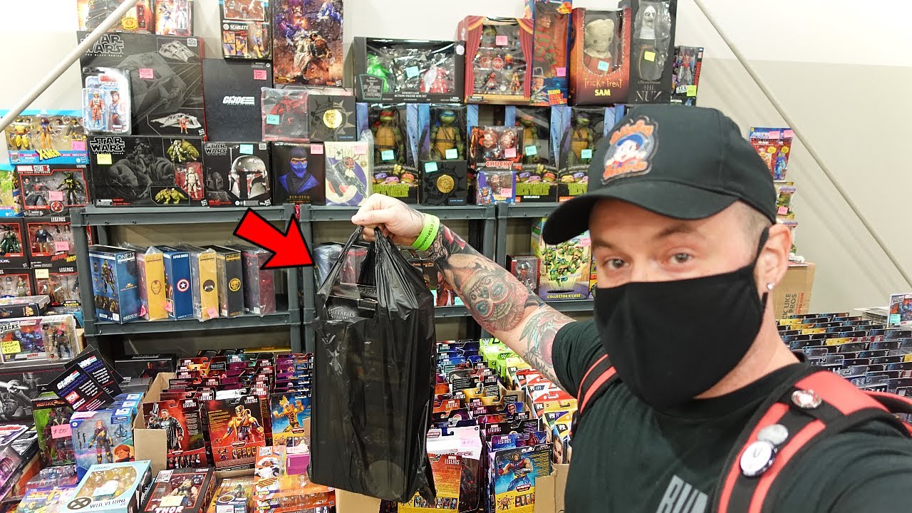 TOY HUNTING AT A HUGE TOY SHOW FOR HOT TOYS AND SIDESHOW CLONE TROOPERS! (PURCHASED)