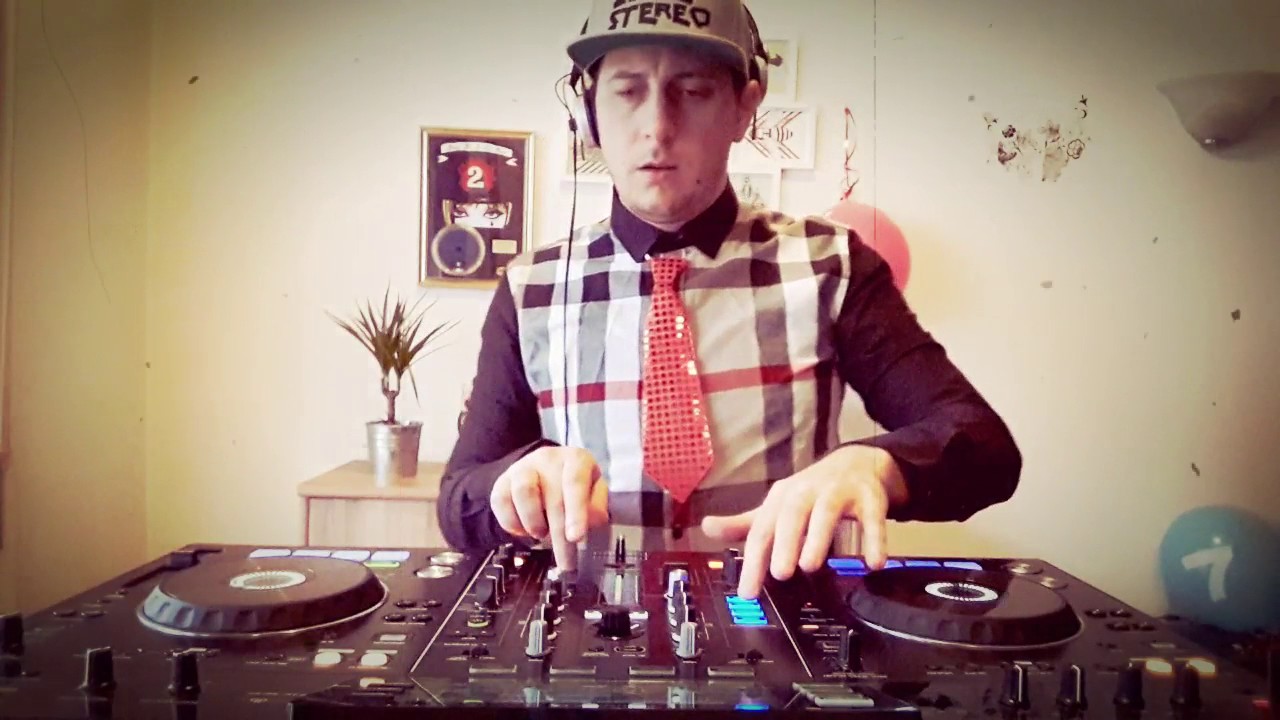 SuperStereo - Livingroom Live set vol. 4 [Year mix 2016]
