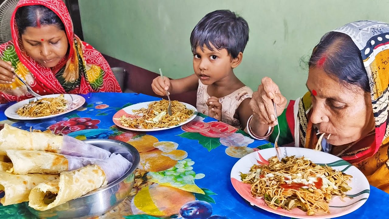 দর্শক বন্ধুর অনুরোধে রাতে Egg Chow ও Egg Chicken Roll বানালাম I #eggchowmein #eggchickenroll