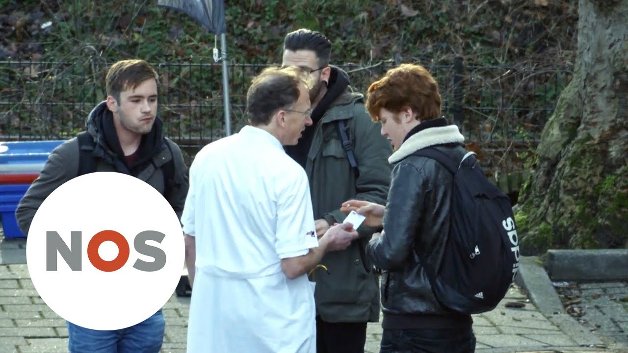 ROKEN: 'Als je kanker krijgt, kan je me bellen'