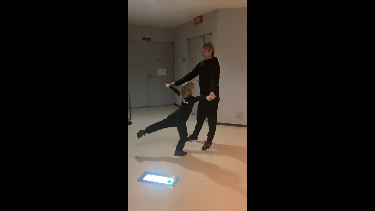 Evgeni Plushenko and Alexander warmup before show  26.01.2020