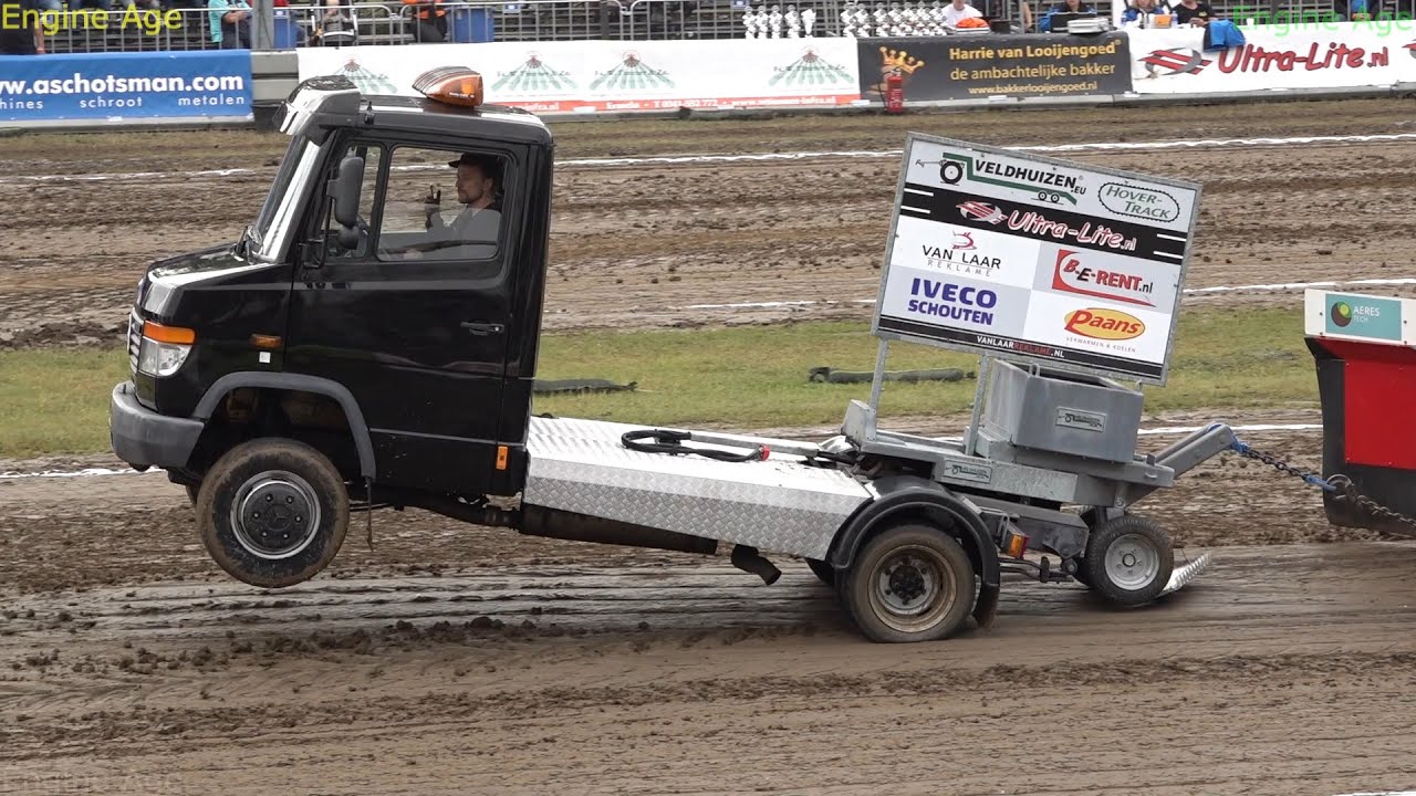 Pickup truck/van pulling in tractor pulling at Total AGRI Beachpull