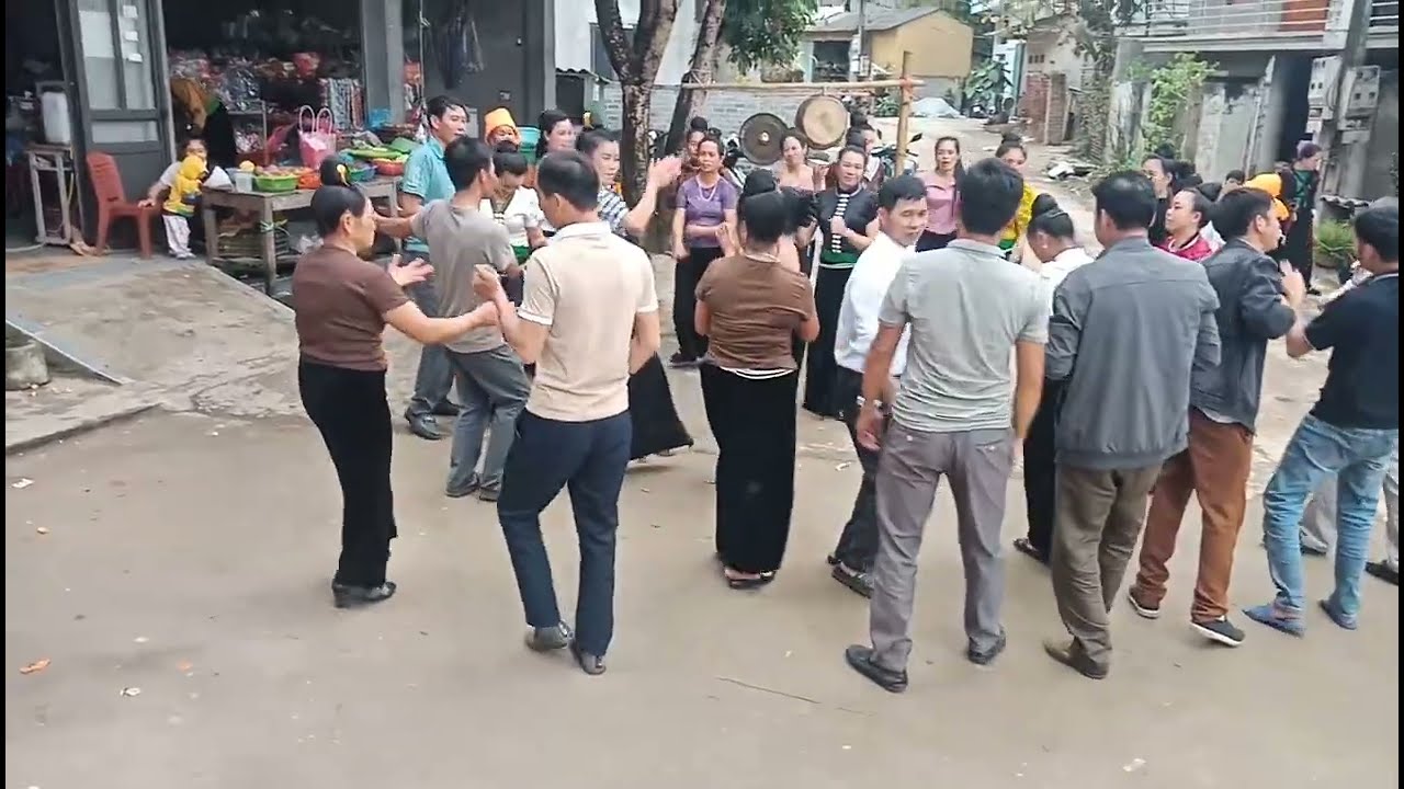 chúc chị em phụ nữ mùng 8 tháng 3 2026 luôn xinh đẹp 