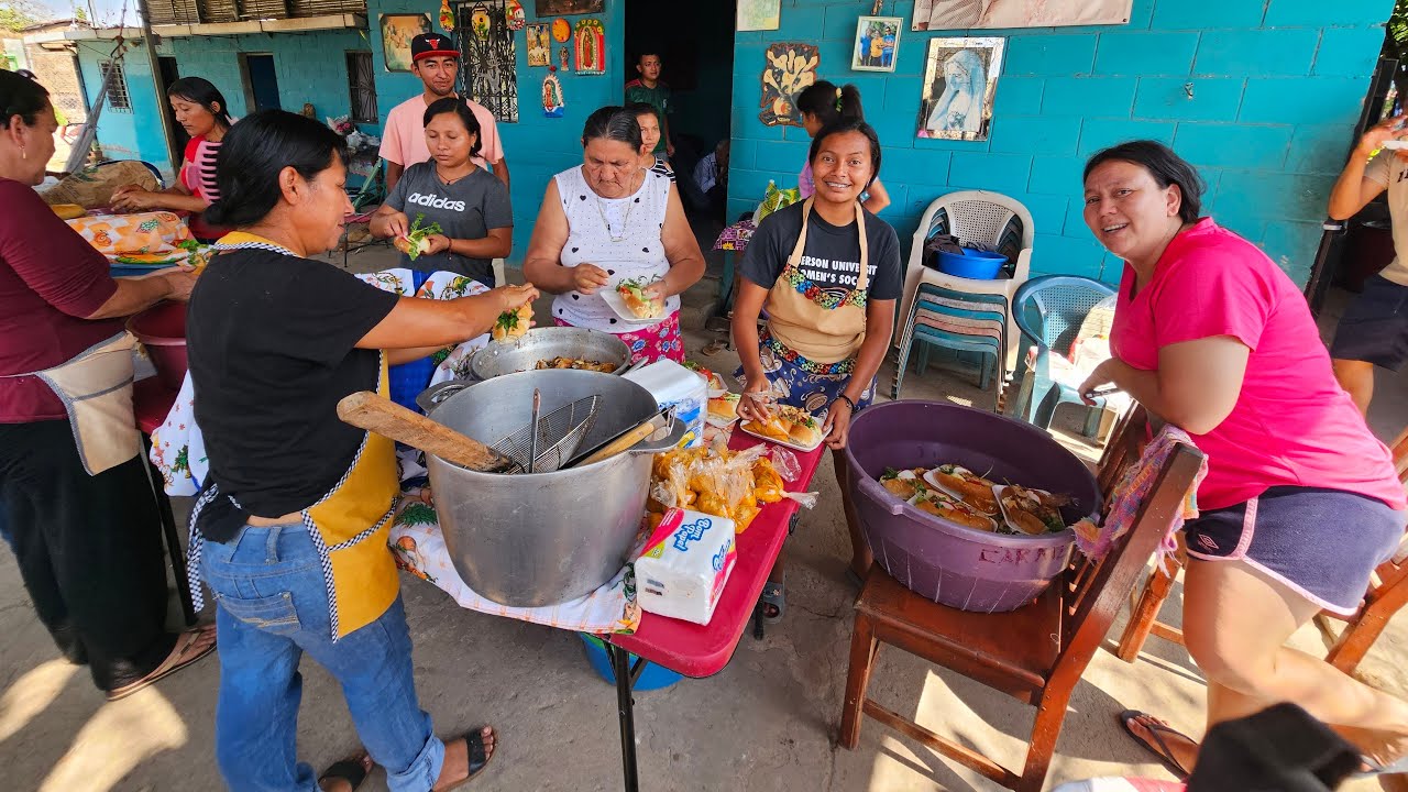 SEGUIMOS CON LA REPARTICIÓN DE PANES CON POLLO 🐔