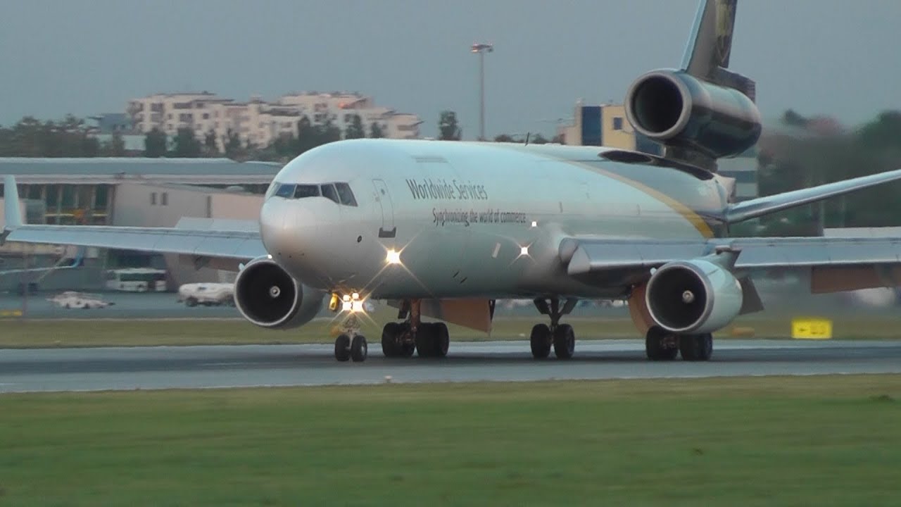 UPS MD11 clear to land runway 29. Evening landing in Warsaw
