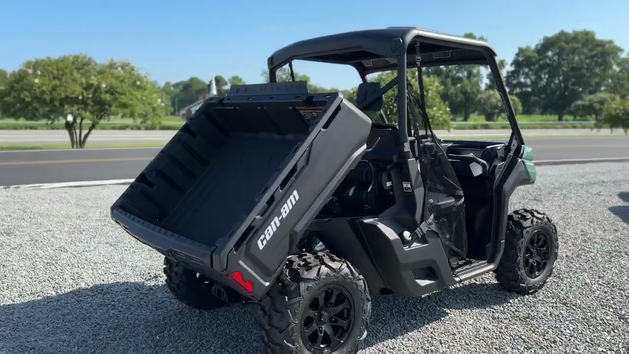 2025 Can-Am&reg; Defender DPS HD9 Compass Green