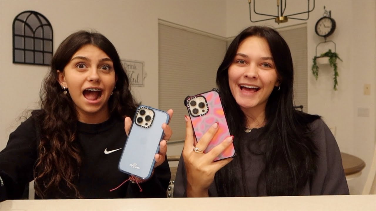 WHAT'S ON OUR IPHONES! EMMA AND ELLIE