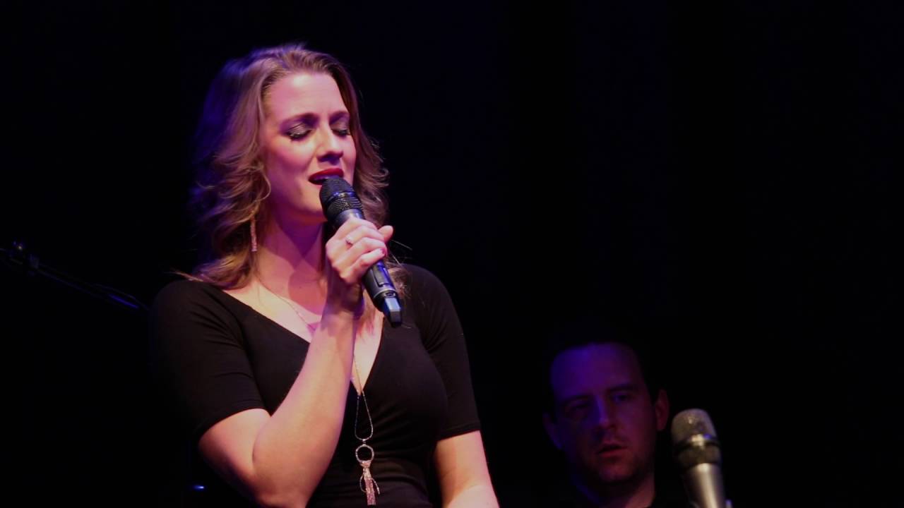 Alice Fearn - Momma Don't Cry