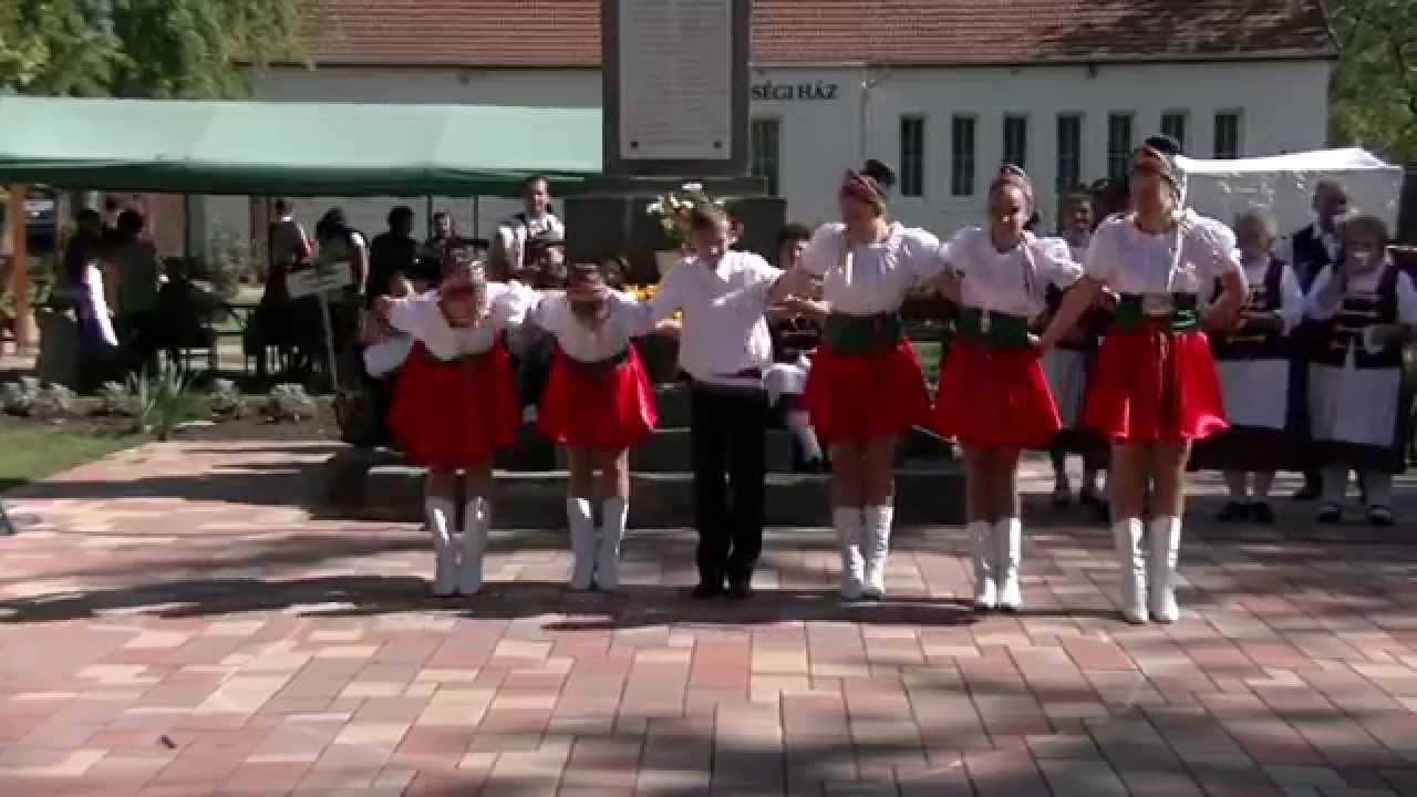 A Harsányi Hunyadi Majorette fellépése a XV. Harsányi Szüreti Napon
