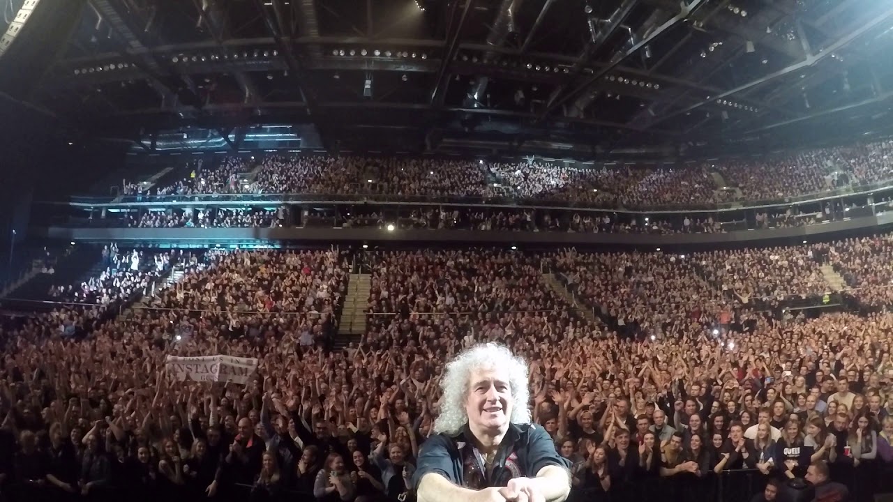 Selfie Stick Video | Kaunas, Lithuania [November 17, 2017] Queen + Adam Lambert