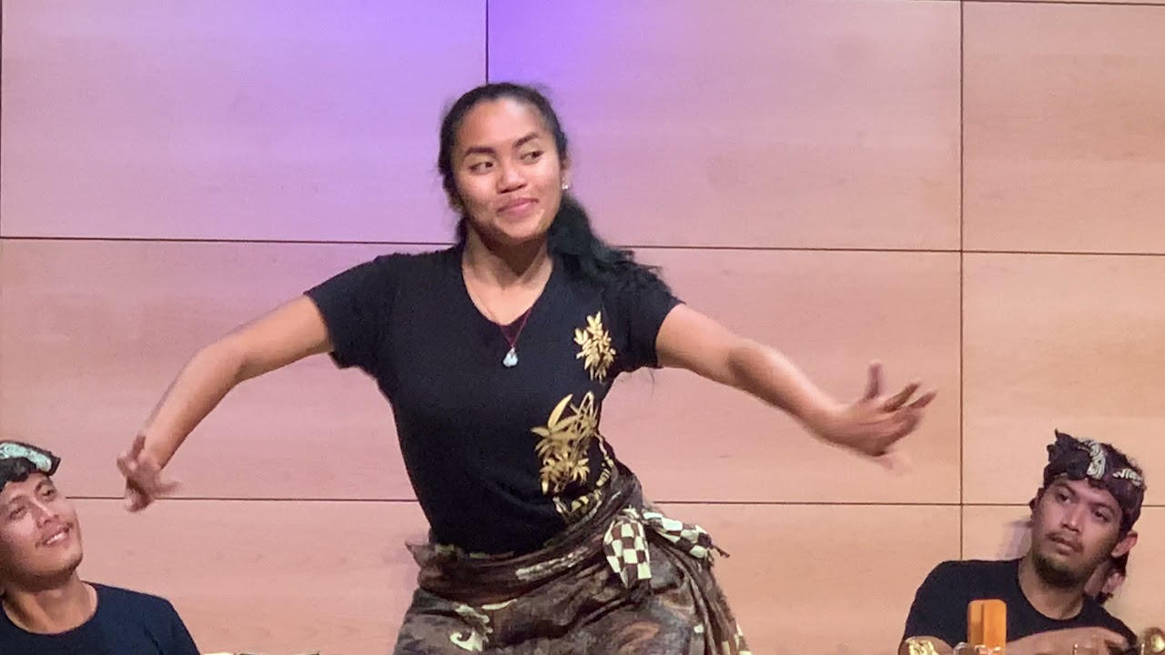 Beautiful Gamelan dance of Bali with Cudamani Company