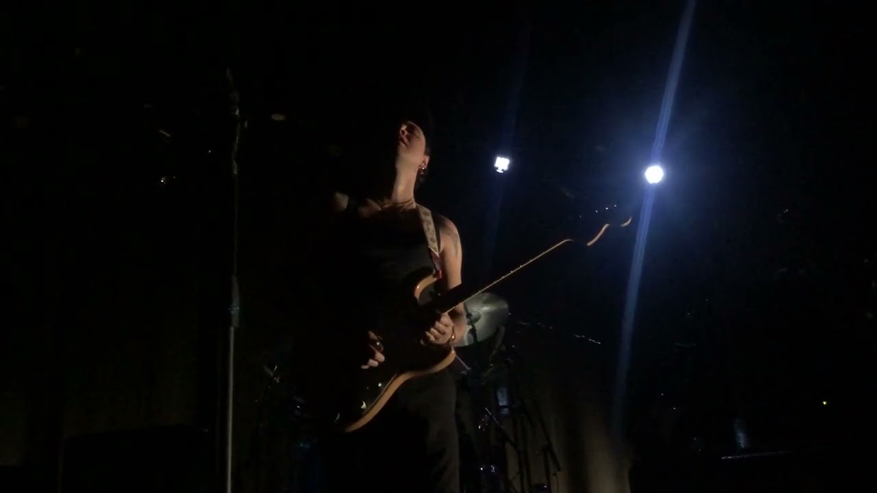Jett Rebel-Bleed me an ocean ( live in Mestreech)