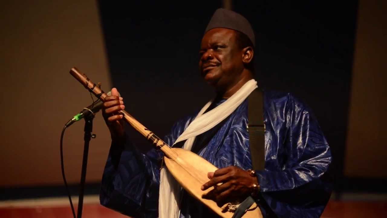Cheick Hamala Diabate performs Talcamba