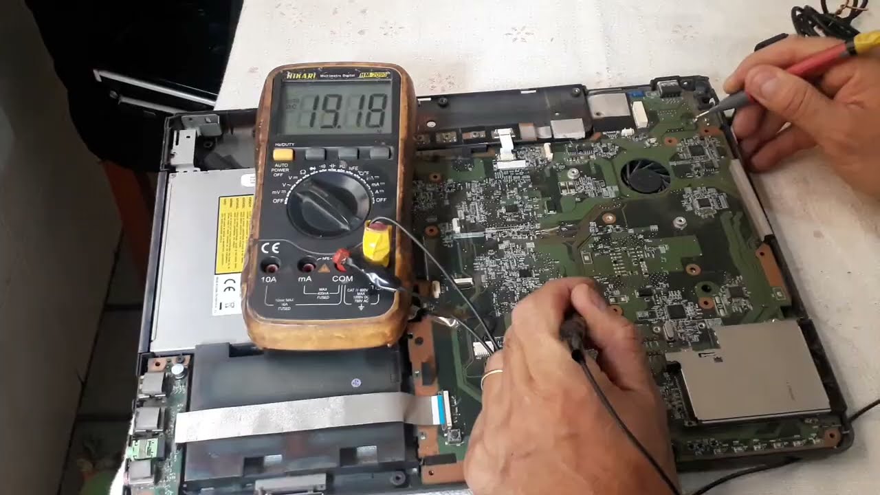 PLACA MÃE DE NOTEBOOK MORTA ,NÃO ACENDE LUZES  TESTE FÁCIL ,  DEFEITO NO FUSIVEL DE ENTRADA VID375