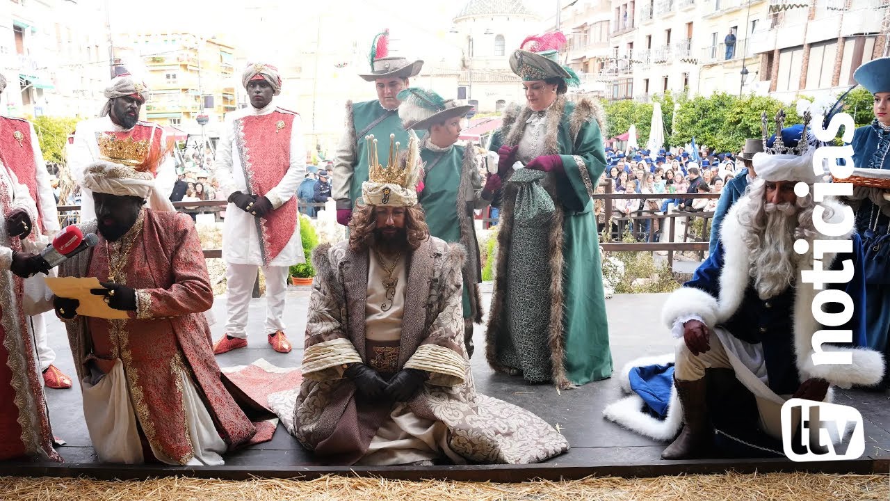 VÍDEO: Los Reyes Magos visitan el Portal en la Plaza Nueva para postrarse ante el Niño Jesús