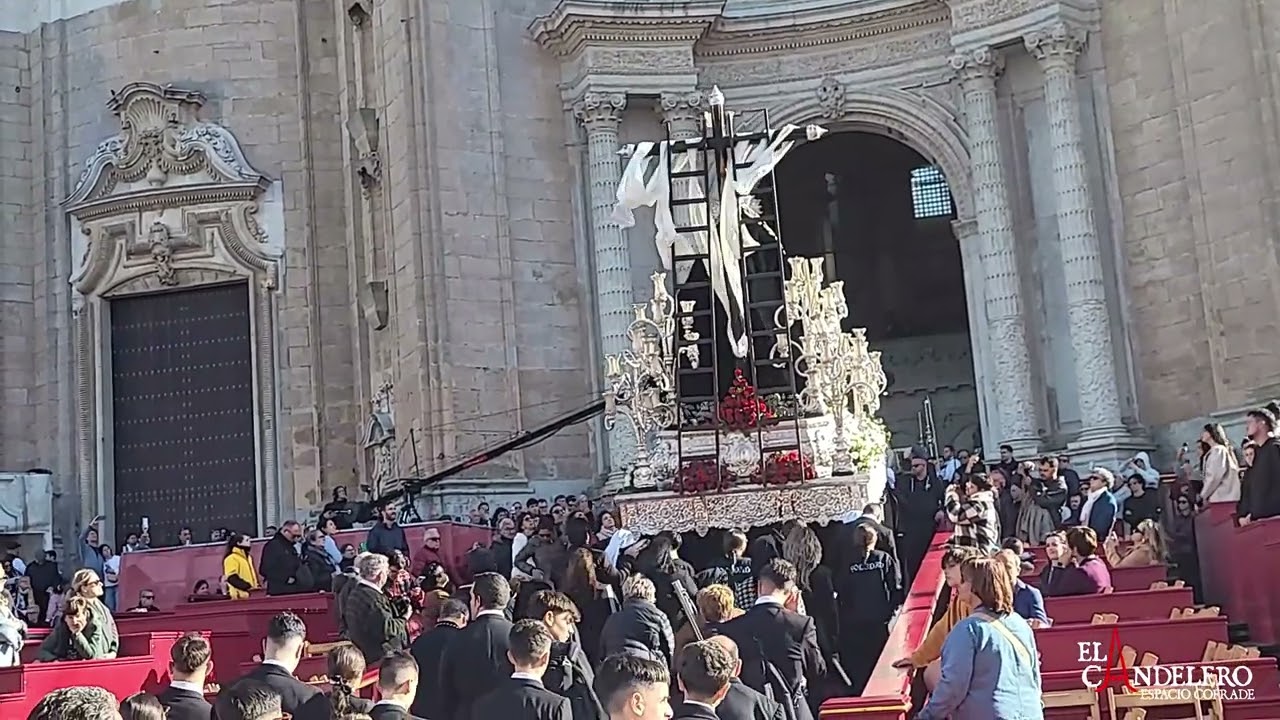[4K] SOLEDAD SANTO ENTIERRO POR CATEDRAL | SEMANA SANTA 2025 CÁDIZ | BM FILARMÓNICA DE CONIL