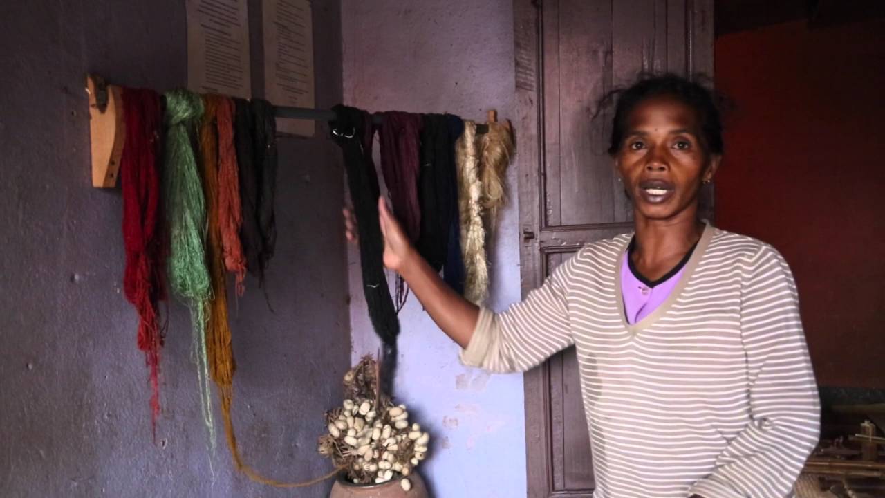 Madagascar Ambalavao Soalandy Tissage de la soie sauvage / Madagascar Weaving wild silk