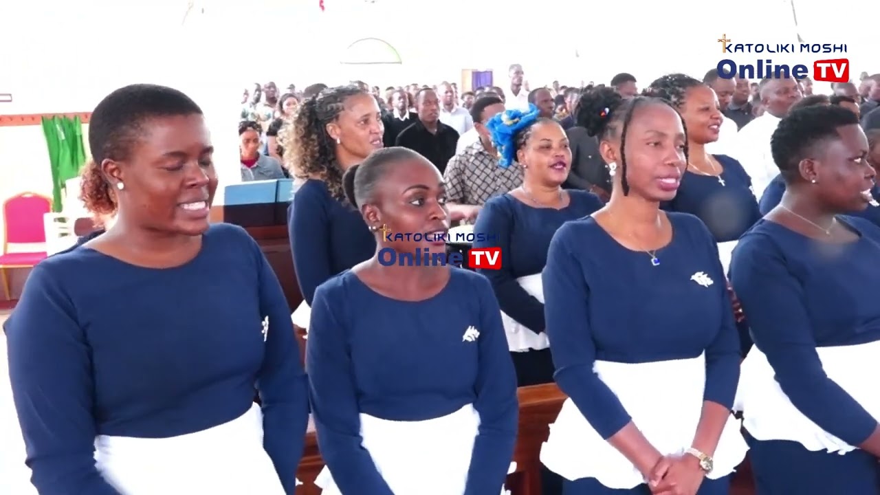 TAZAMA UMAHIRI WA KWAYA YA MARSELINO WAKIIMBA WIMBO WA SHUKRANI PAROKIA TEULE YA KARIWA