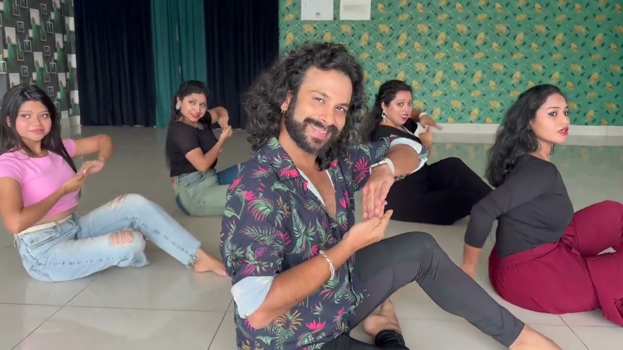 Aaj Ki Raat Group Performance- Devesh Mirchandani